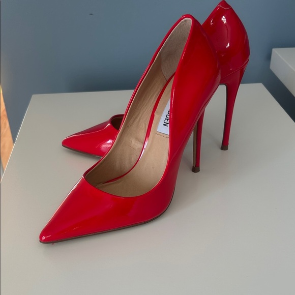 Steve Madden Vibrant Red Heels - Picture 1 of 7